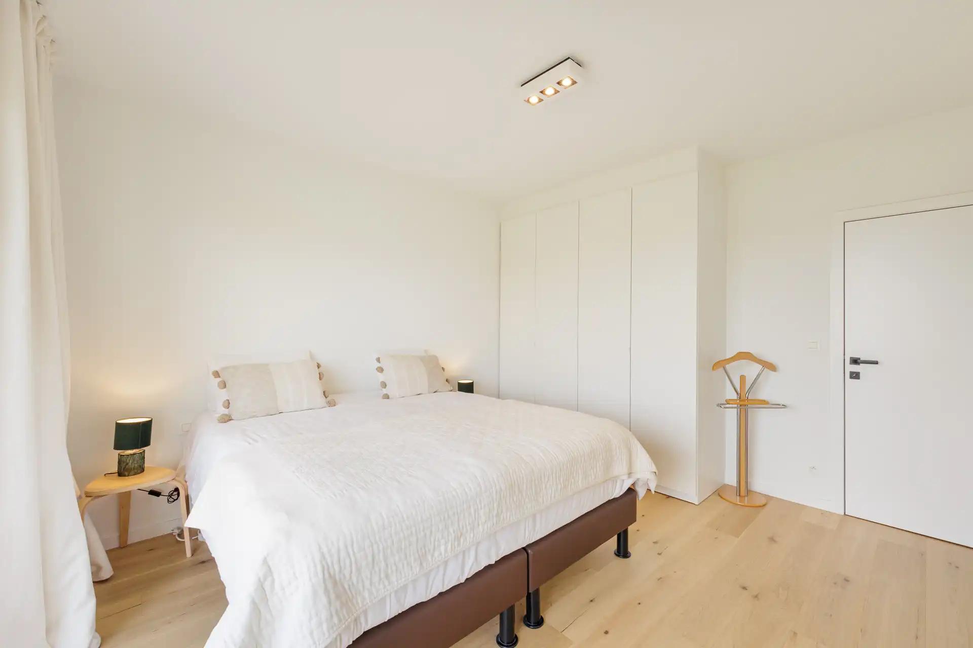 Lichtrijk en luxueus gerenoveerd met panoramisch groenzicht foto 12