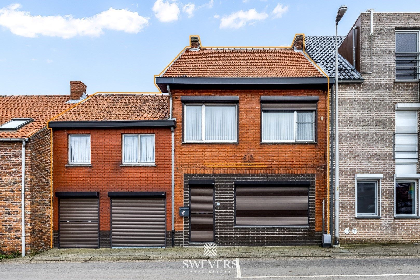 Ruime, te renoveren rijwoning met veel mogelijkheden in Beringen centrum foto 1