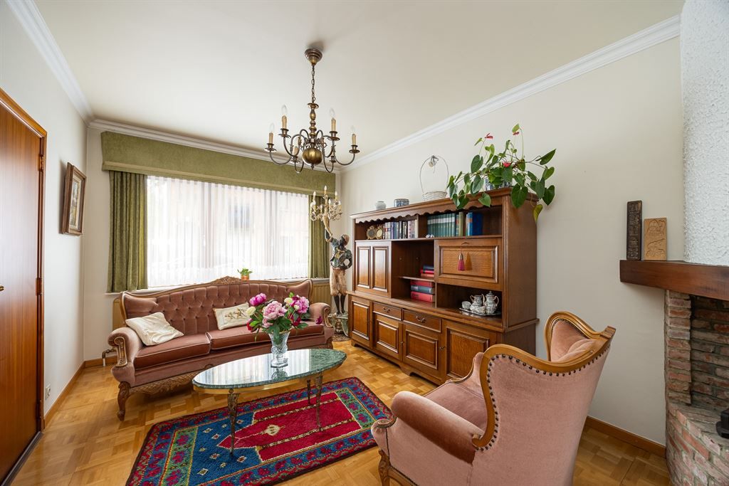 Renovatiewoning met 3 slaapkamers op uitstekende locatie foto 4