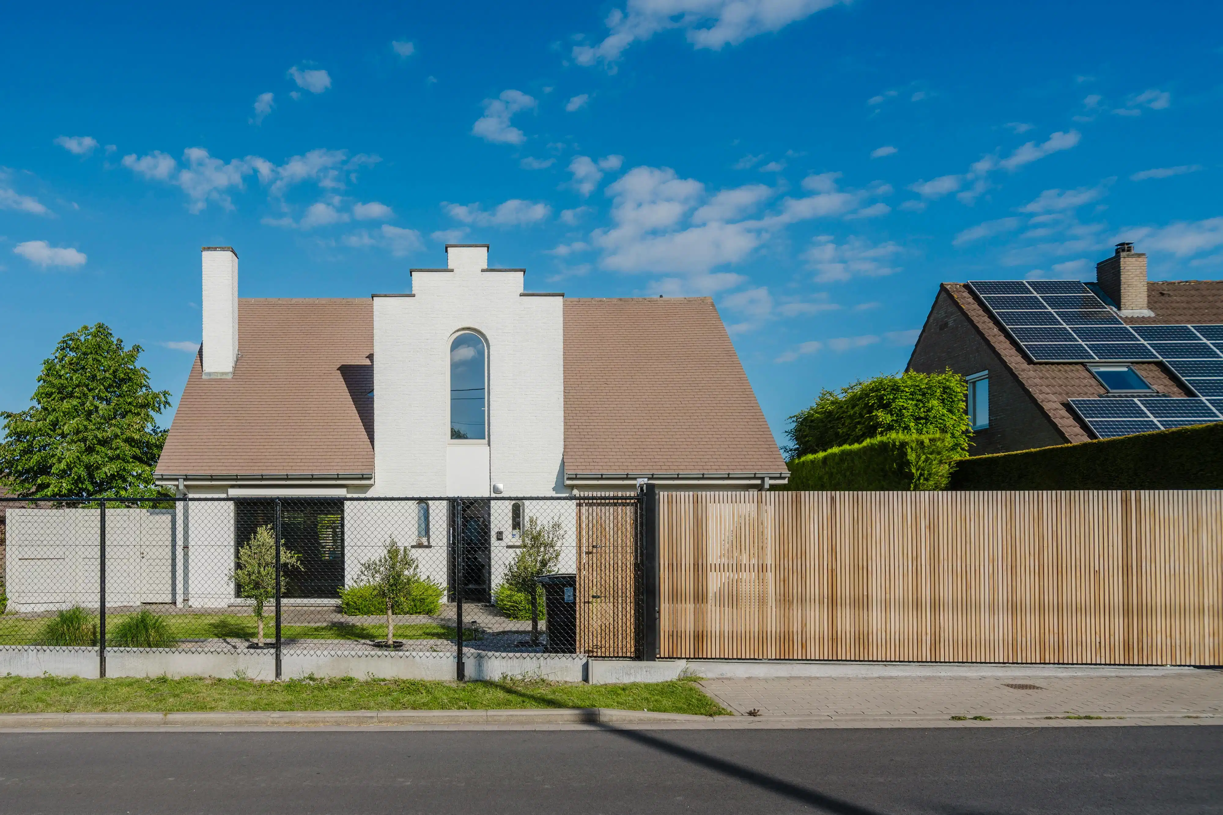 Ruime instapklare villa met praktijkmogelijkheid  foto {{pictureIndex}}