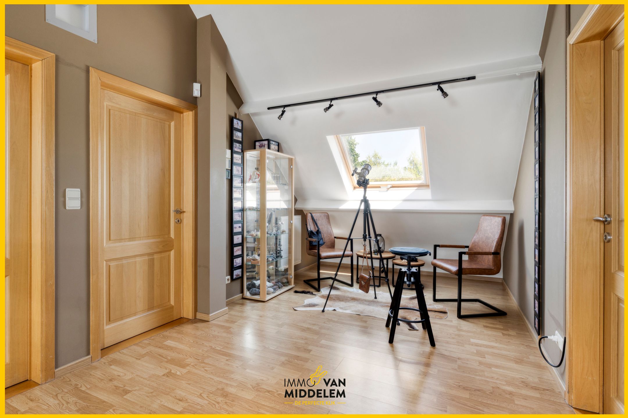 INSTAPKLARE WONING MET 4 KAMERS, ZWEMBAD, GARAGE EN TUIN foto 12