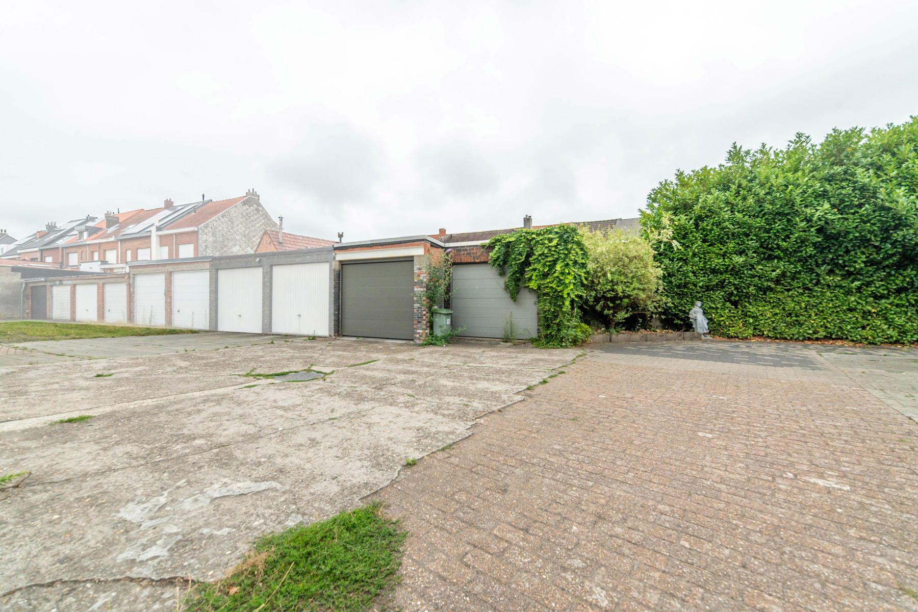 Gezinswoning met mogelijkheden te Hemiksem. foto 10