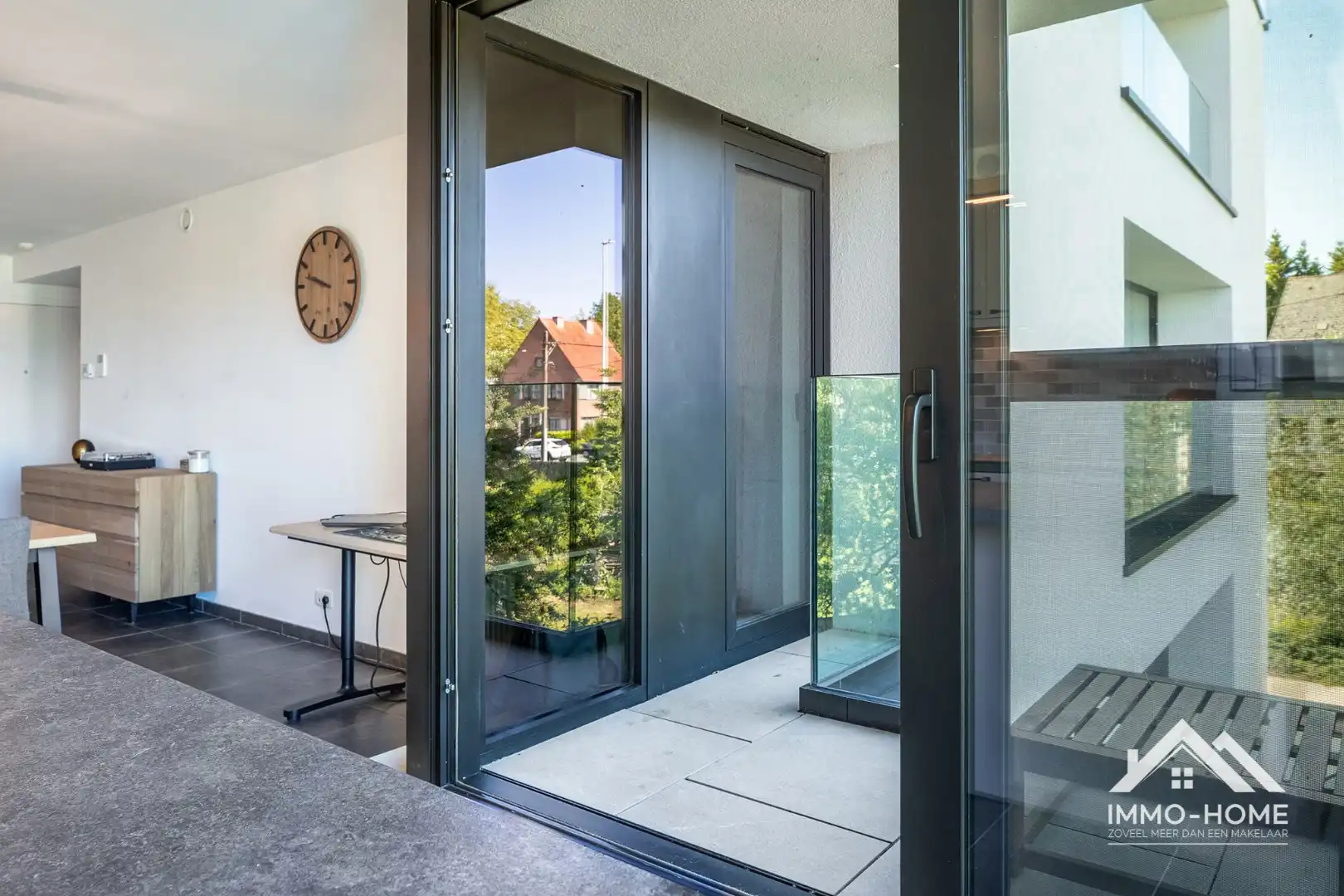 Instapklaar modern appartement met autostaanplaats foto 12