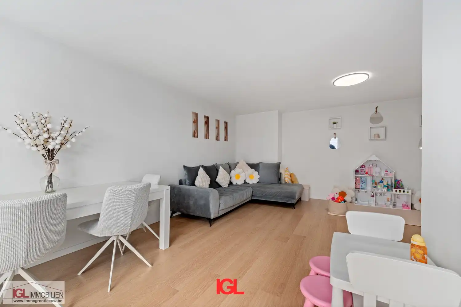 Modern appartement met 2 slaapkamers en parkeerplaats! foto 4