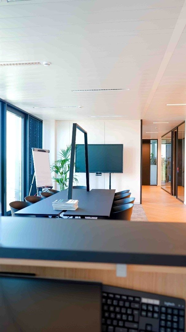 Full-service kantoren in prestigieus kantoorgebouw Pulse aan The Loop  foto 8