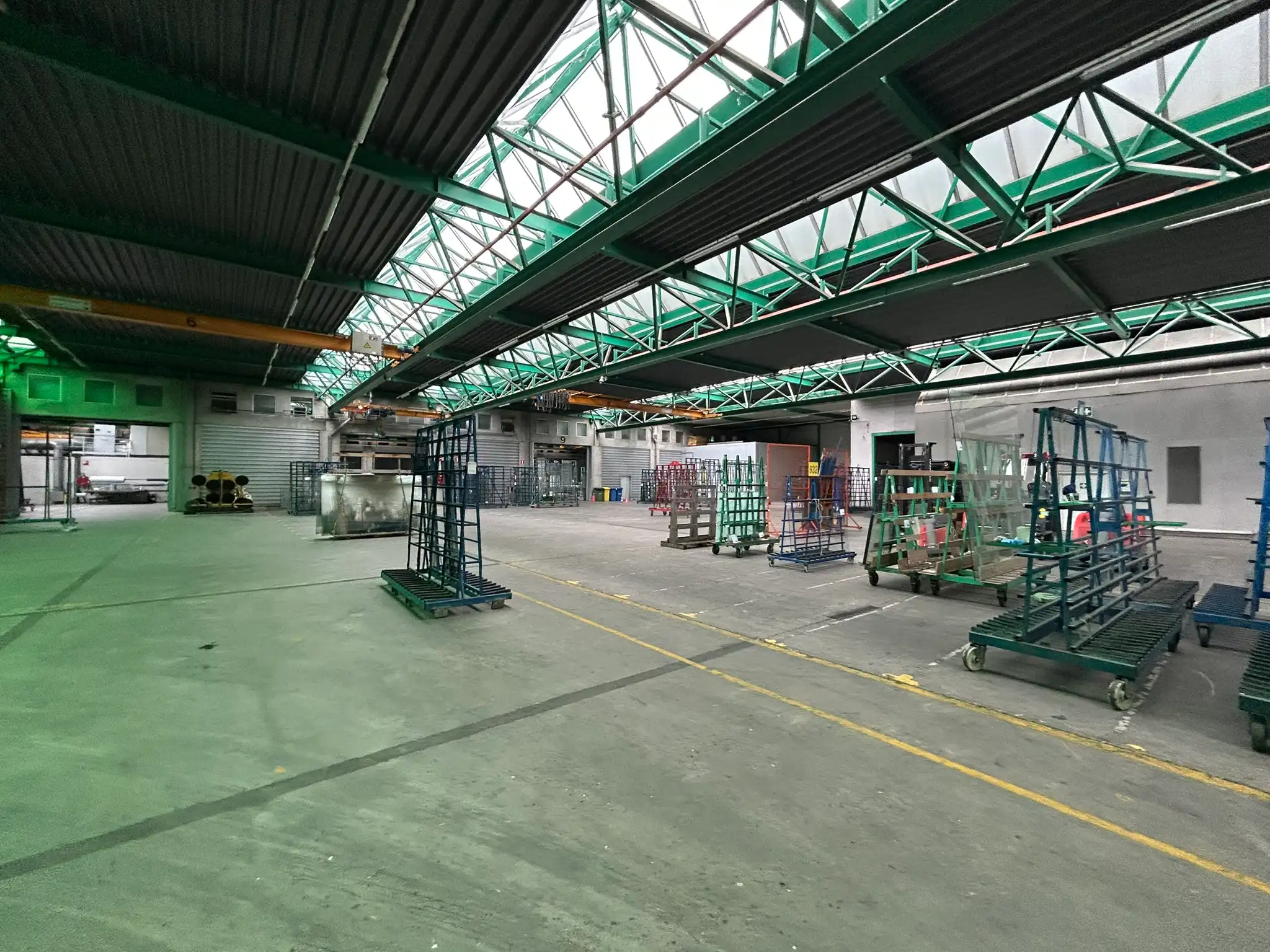 Uitstekend gelegen industrieel gebouw met kantoren op 272are foto 12