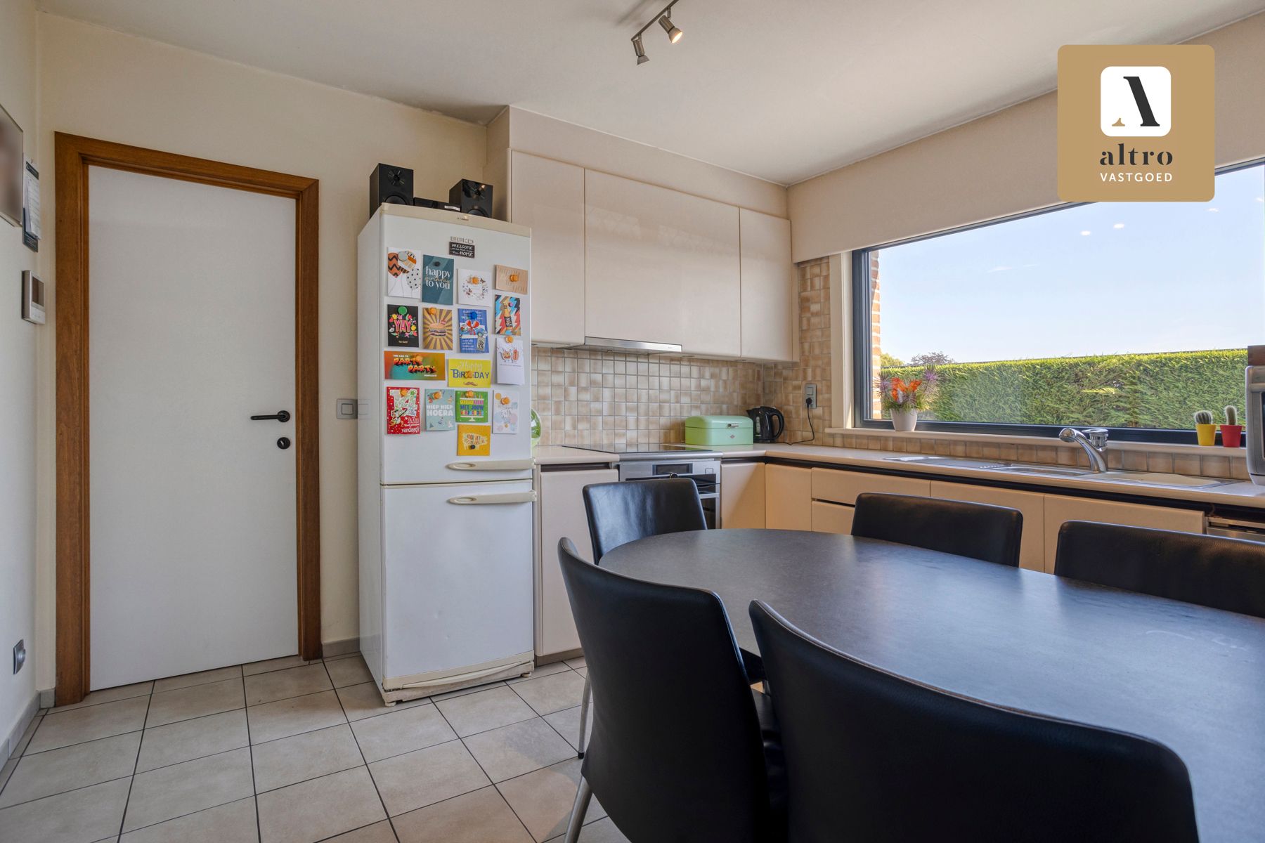 Instapklare open bebouwing met garage en  4 slaapkamers  foto 9