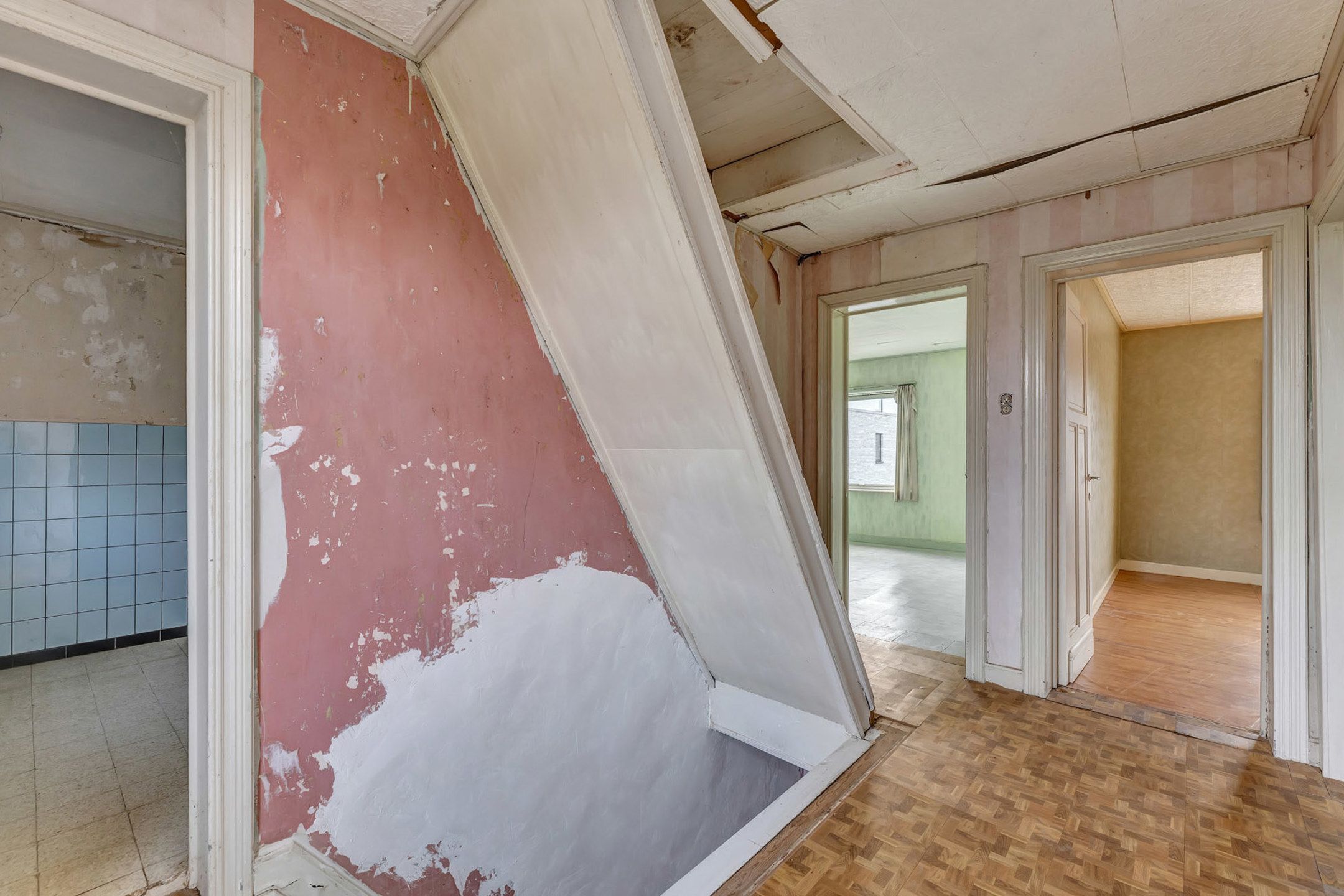 Te renoveren woning met garage en tuin foto 10