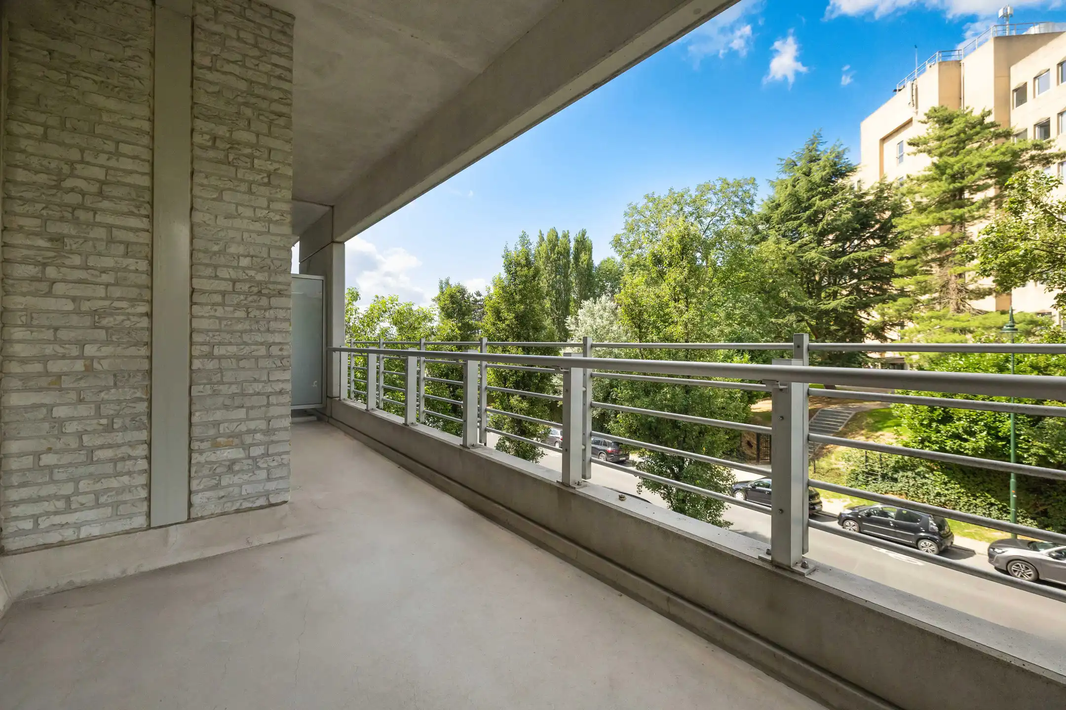 Appartement met 2 slaapkamers + kantoor met terras en P foto {{pictureIndex}}