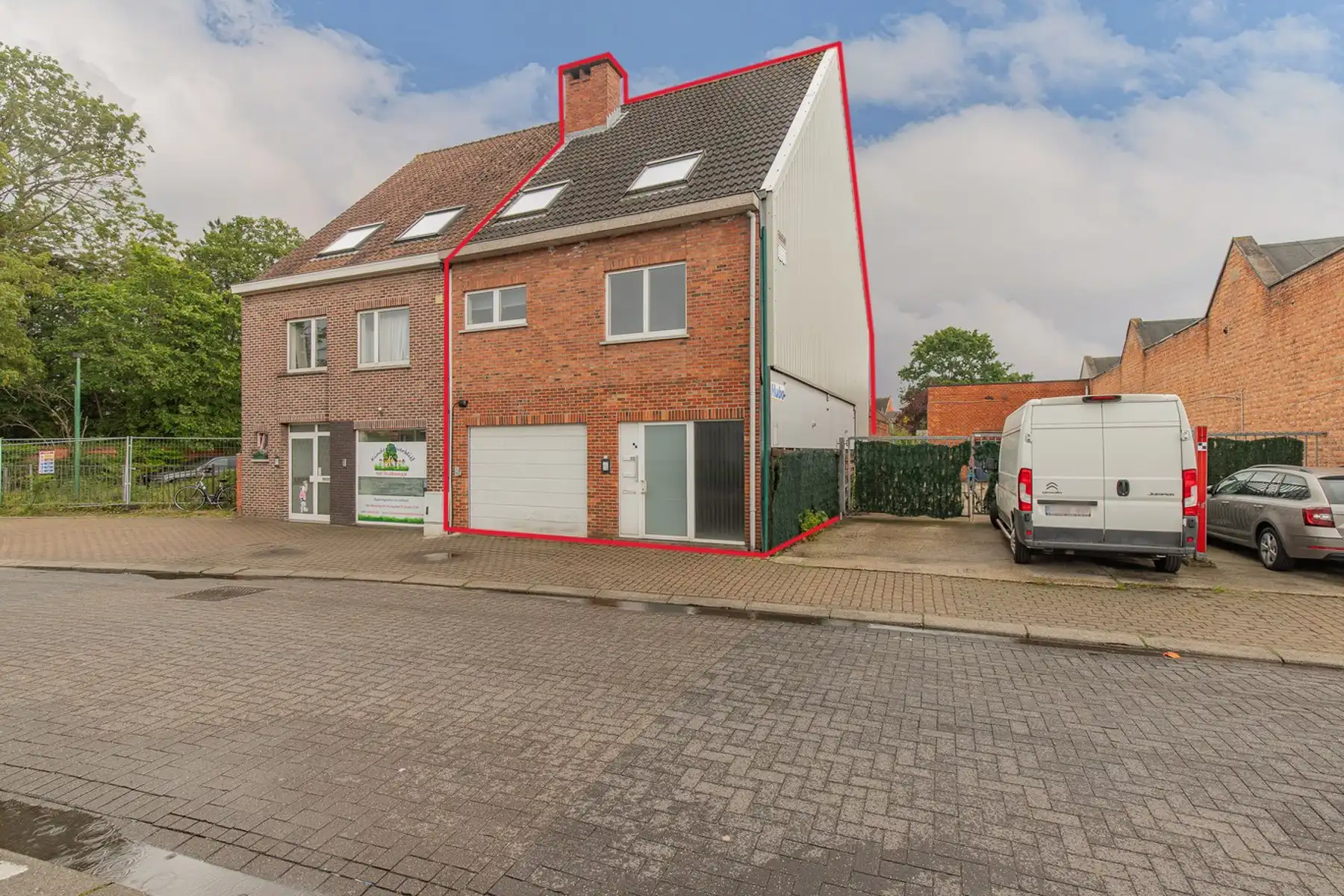 Opbrengsteigendom met onmiddellijk rendement  foto {{pictureIndex}}