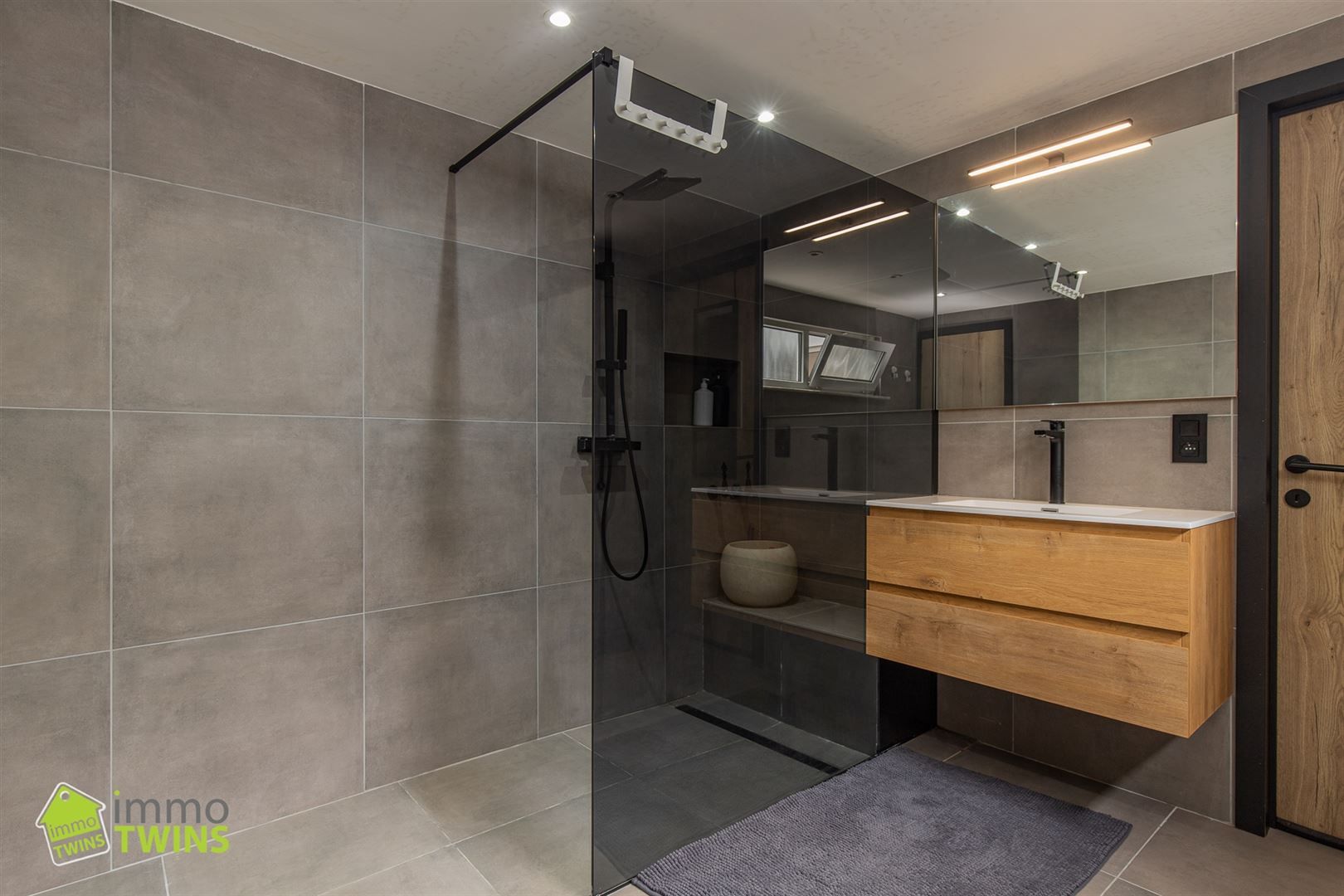 Instapklare woning met 3 slpks en ruime tuin te Zele foto 8