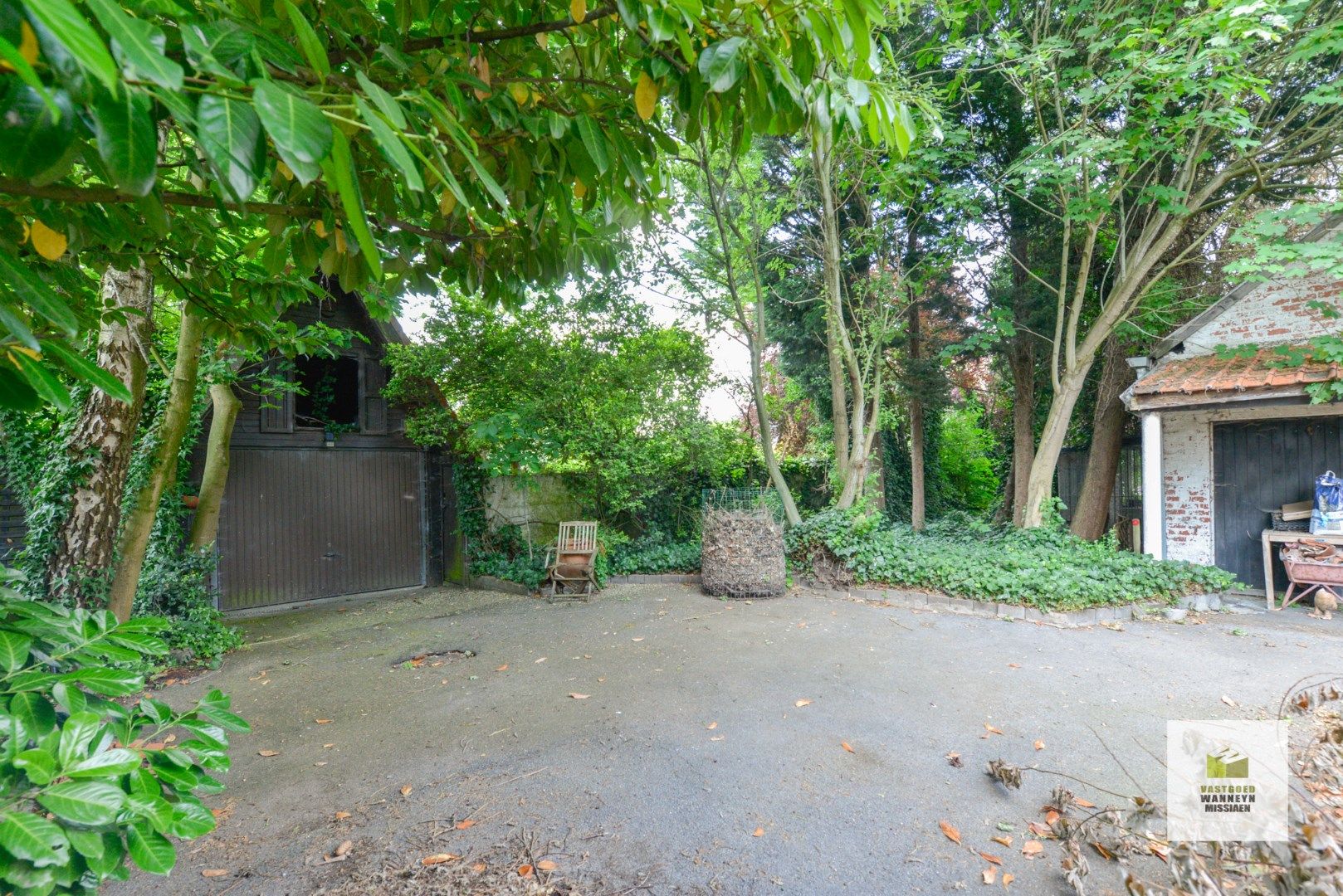Karaktervolle, te renoveren woning met 3 slaapkamers, diepe tuin, garage met uitweg. foto 12