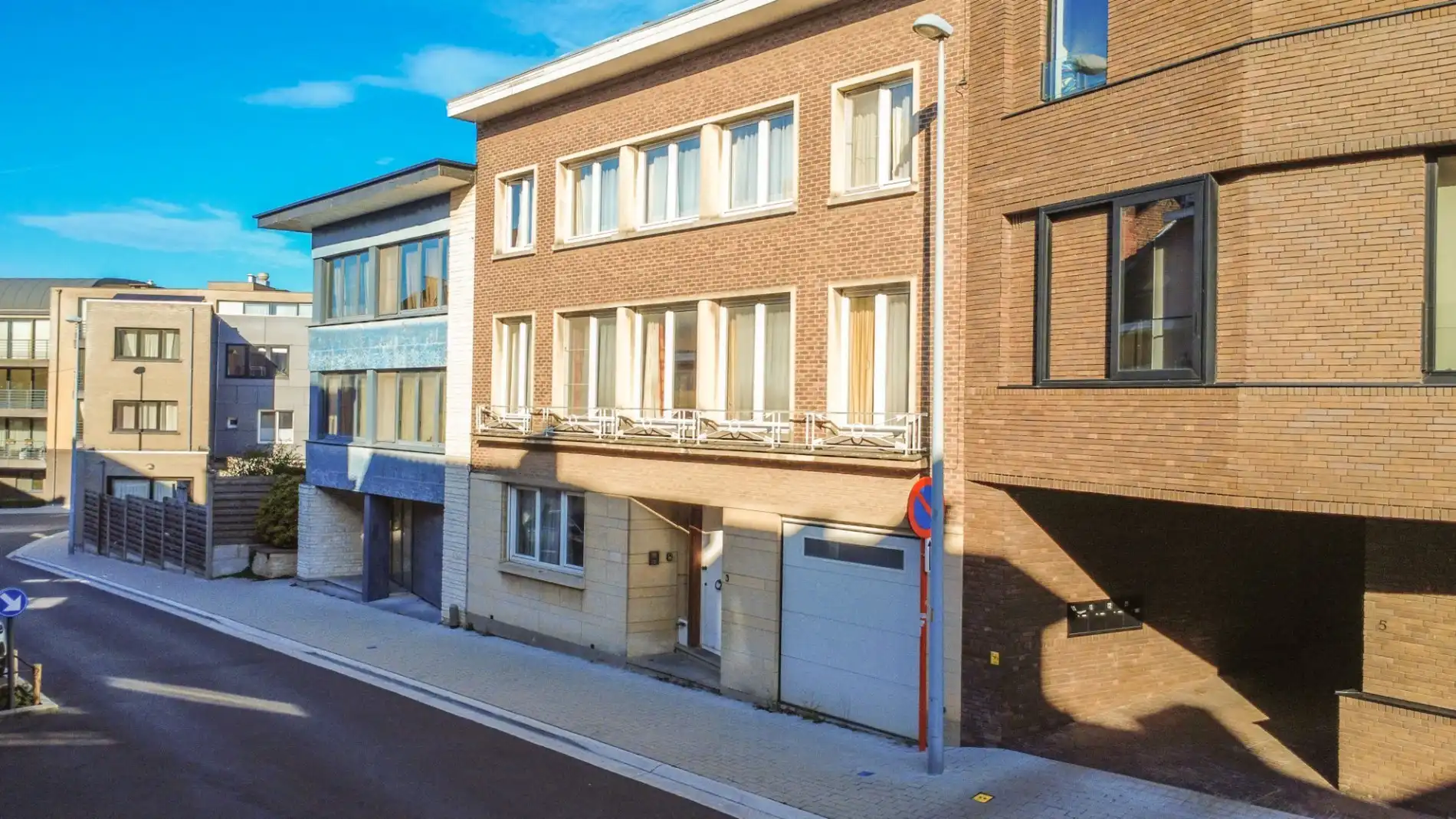 Hoofdfoto van de publicatie: Een te vernieuwen, grote (305m²) woning!! 