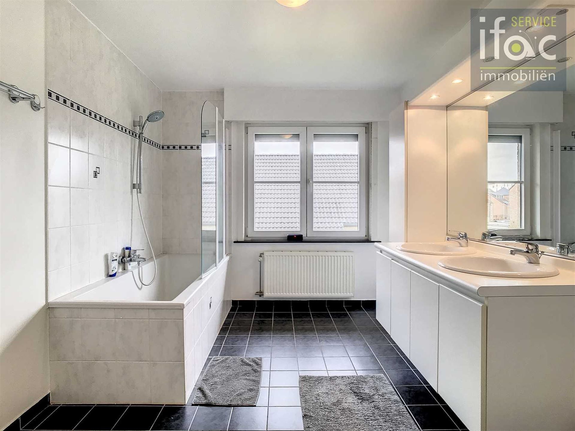 Geweldig gelegen Villa met 5 slaapkamers foto 24