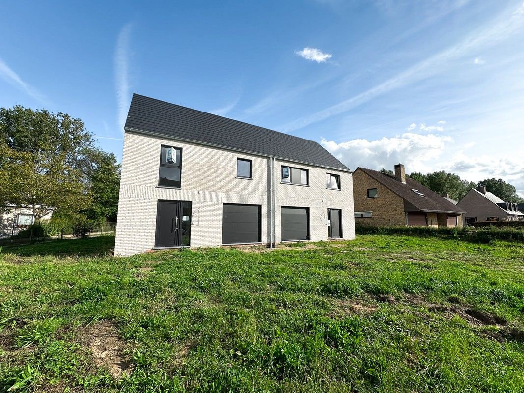 2 halfopen nieuwbouwwoningen te Merelbeke foto {{pictureIndex}}