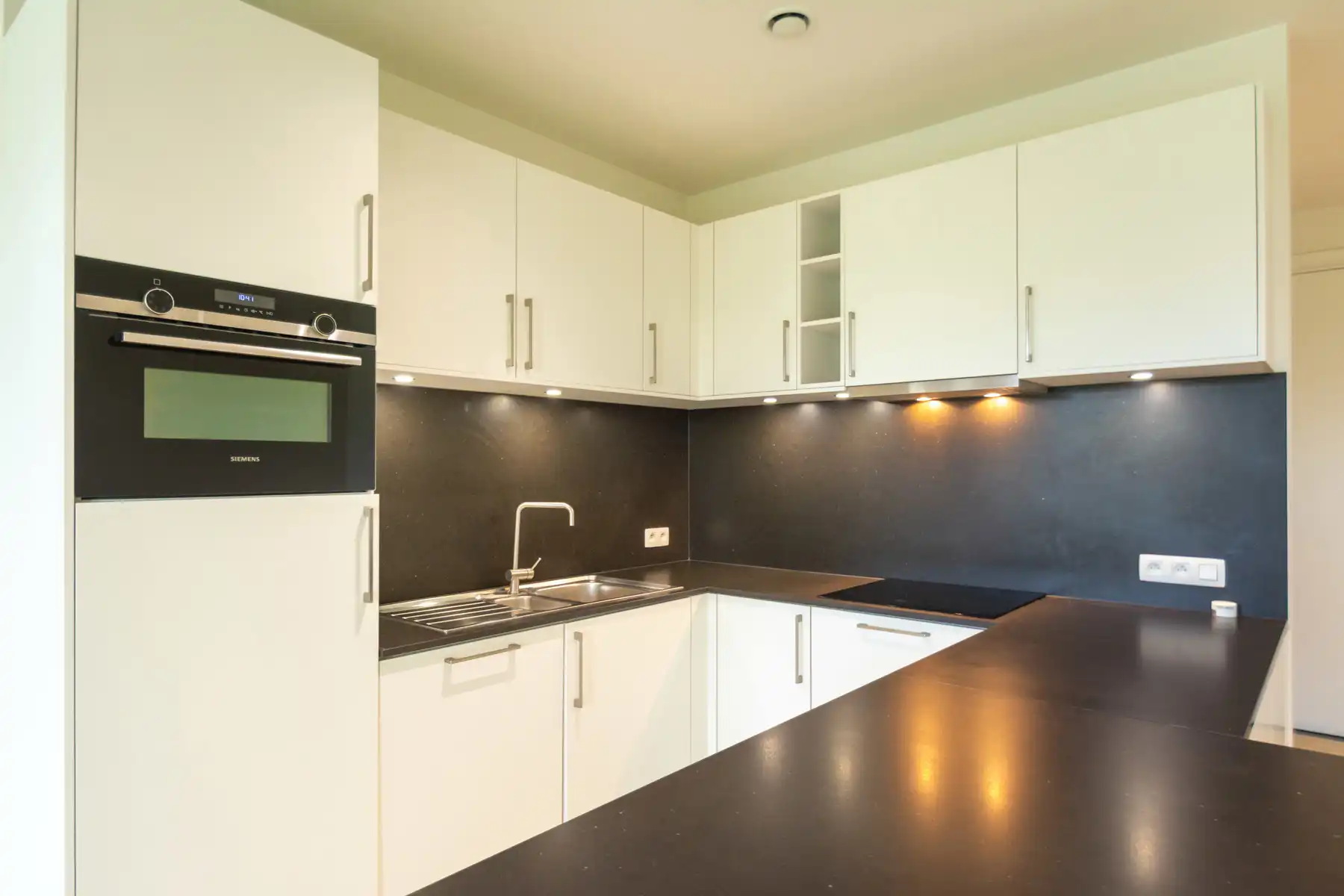 Prachtige 1 slaapkamers appartement met parkzicht foto 12