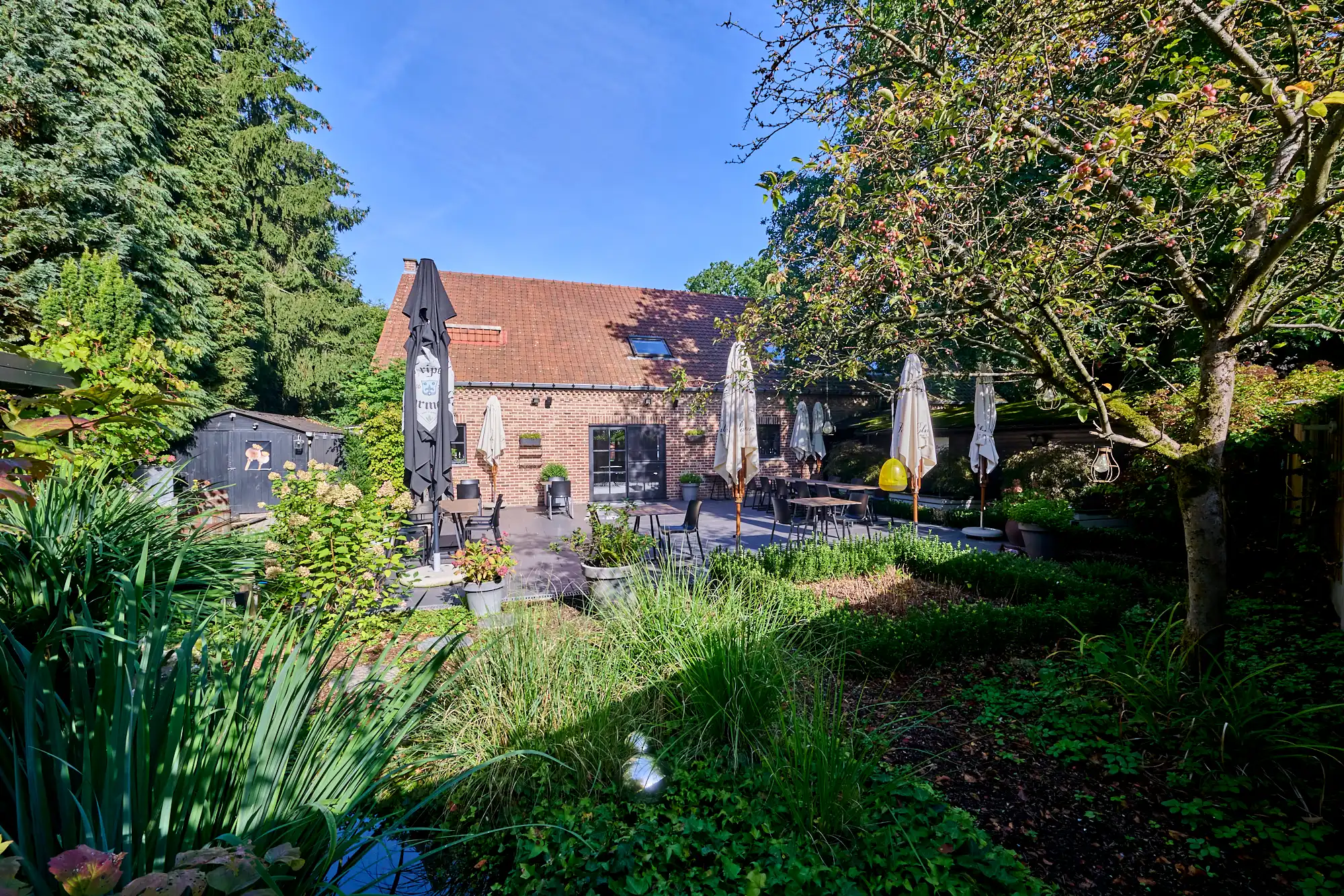 Veelzijdig pand te koop in Genk met parkeergelegenheid foto 6