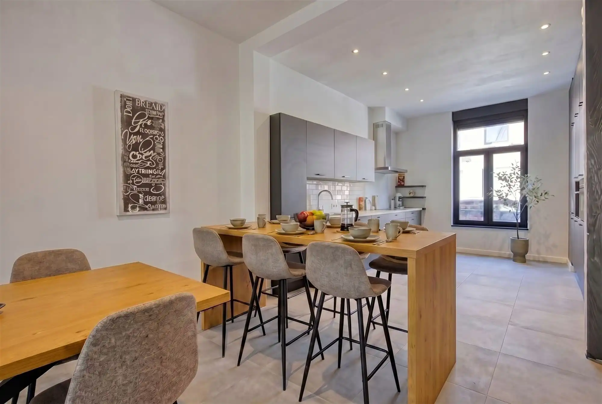 Volledig vernieuwde woning met 4 grote slaapkamers en tuin foto 12