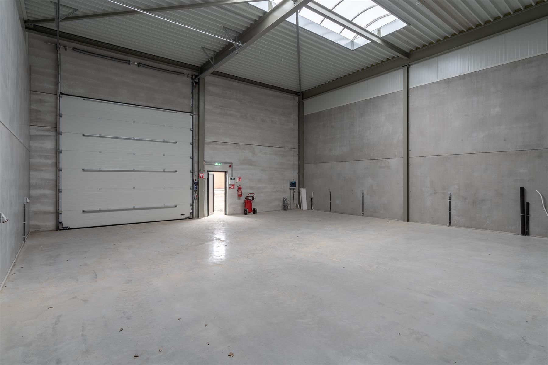 Instapklaar industrieel magazijn van 150 m² te huur in Weelde foto 5