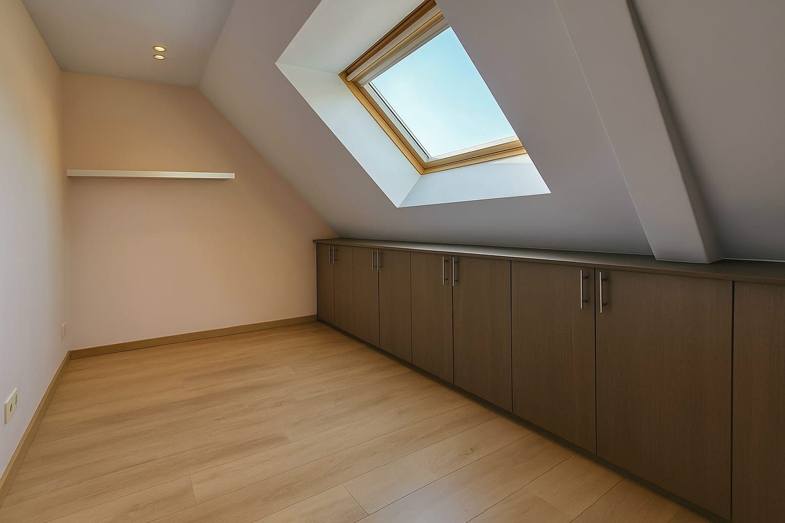 RUIME, GEZELLIGE WONING MET 4 SLAAPKAMERS EN TUIN foto 13