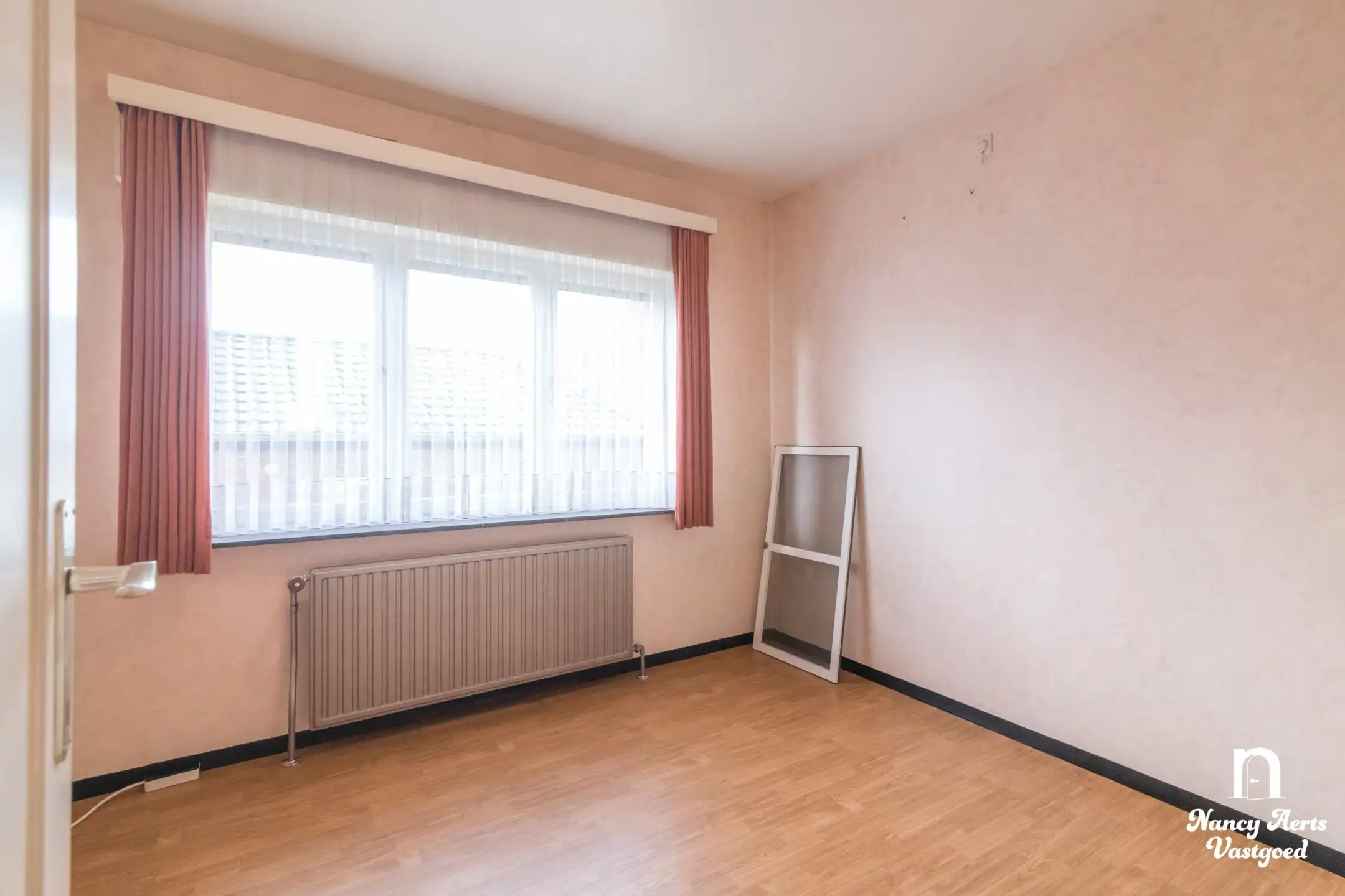 Karaktervolle woning met groene tuin in een rustige straat foto 34