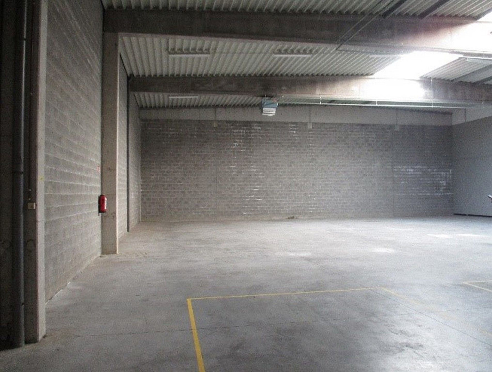 Nieuwbouw magazijn met kantoorruimte Unit 5 te huur.  foto 3