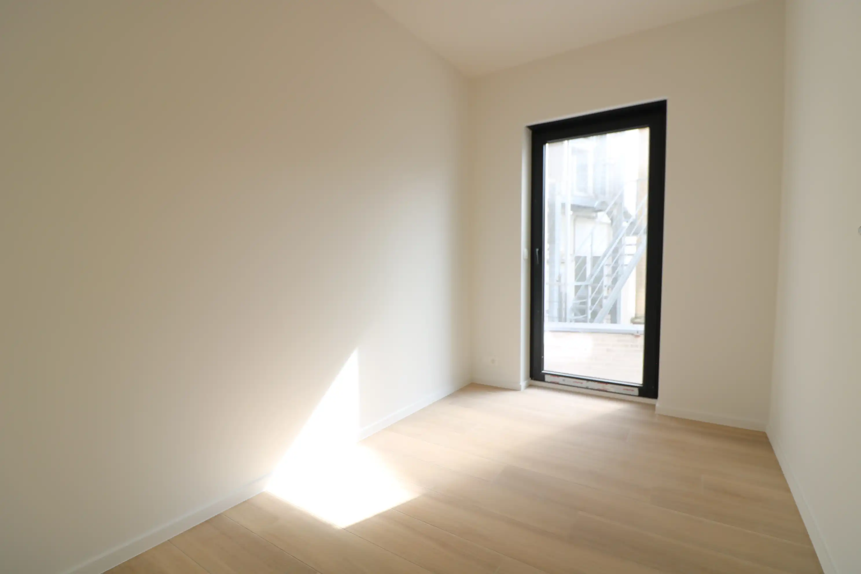 Prachtig nieuwbouwappartement met 2 slaapkamers gelegen in het centrum van Blankenberge. foto 4