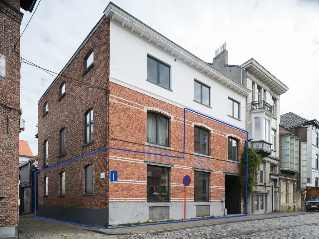 Bijzonder ruime duplex loft (263 m2&nbsp;bvo) met buitenruimte, 3 slaapkamers, 2 badkamers en inpandige garage nabij de Vrijdagsmarkt. foto 13