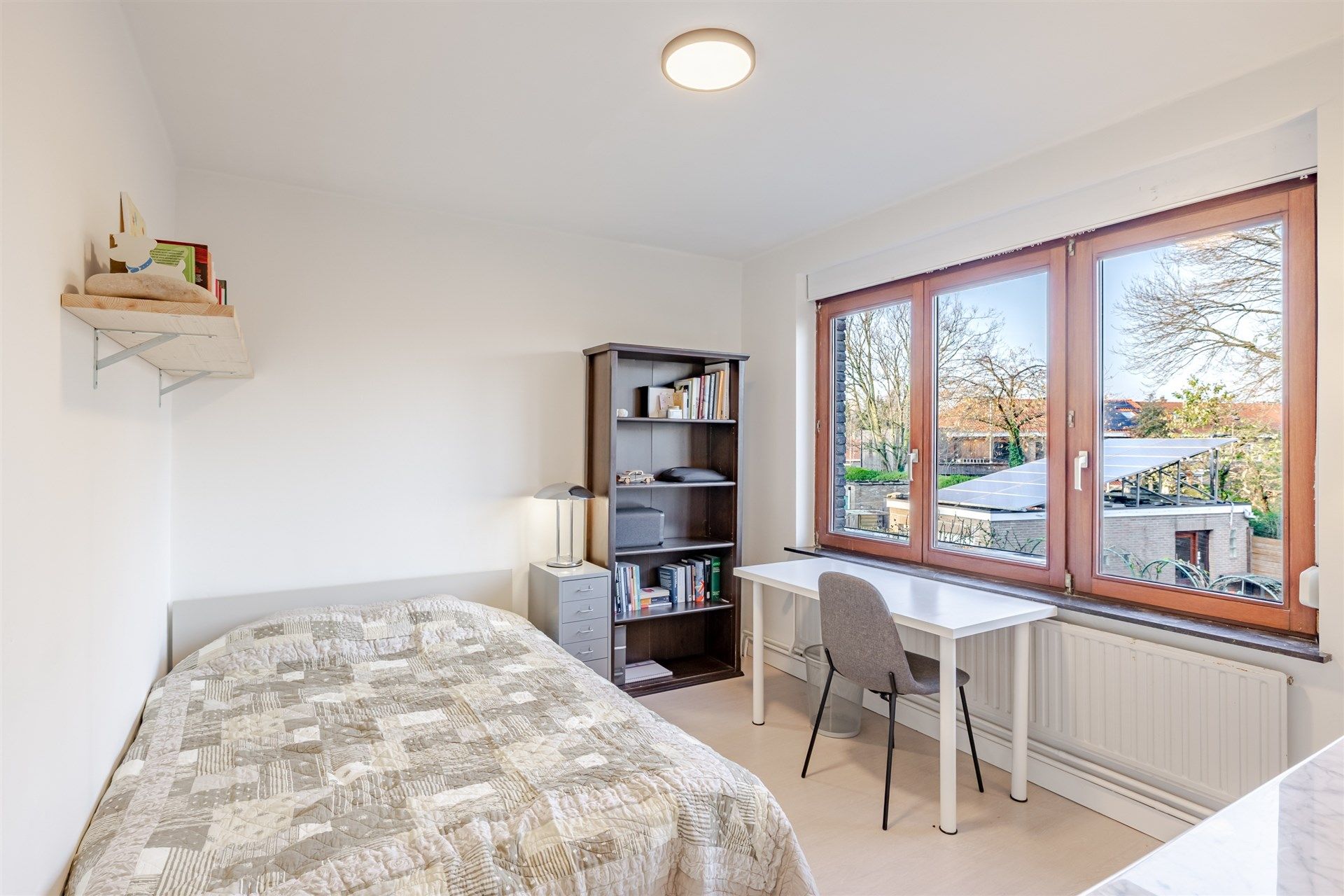 Instapklare woning met 2 slks, tuin en achteruitweg foto 12