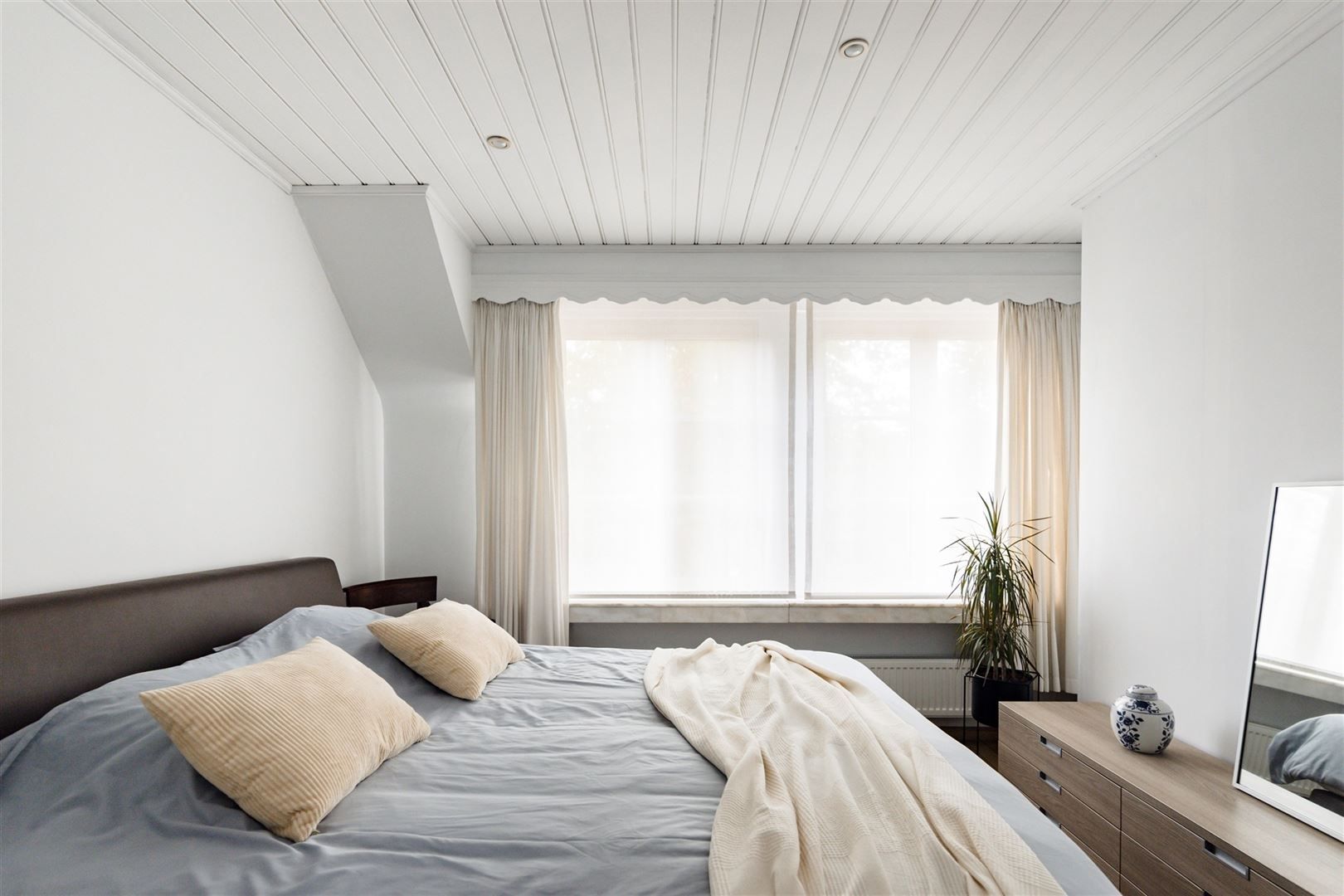 Woning met GIGANTISCHE garage/atelier/opslag en tuin foto 15