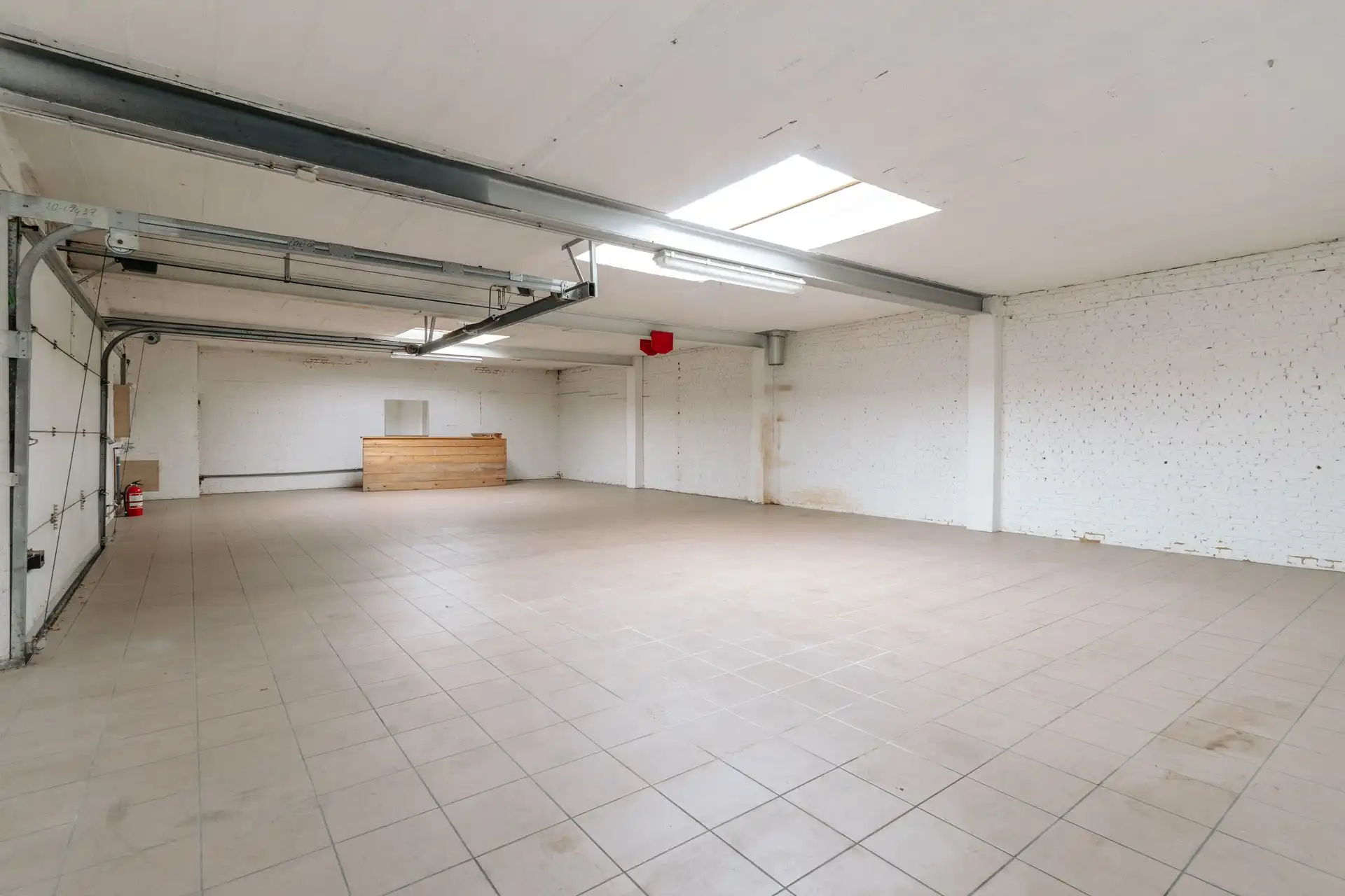 Opbrengsteigendom met 3 app, 5 garageboxen en magazijn! foto 18