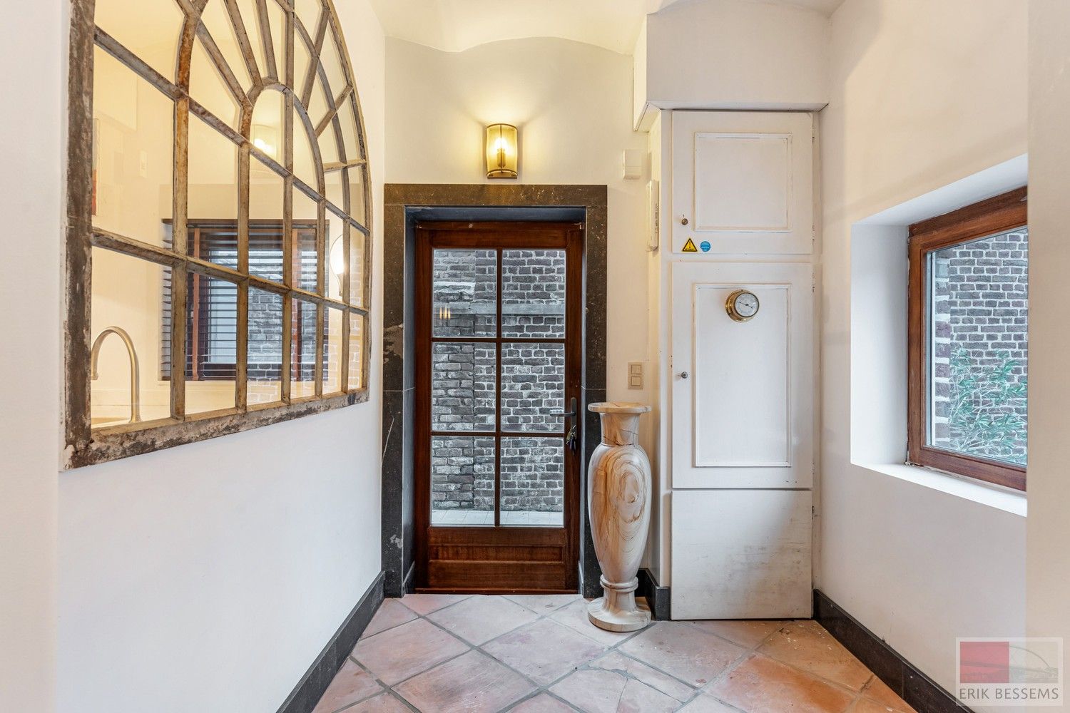 Prachtige gezinswoning met historie, 3 slaapkamers, royale badkamer en een super gezellige woonkamer met een woonoppervlakte van ca. 150m² foto 3