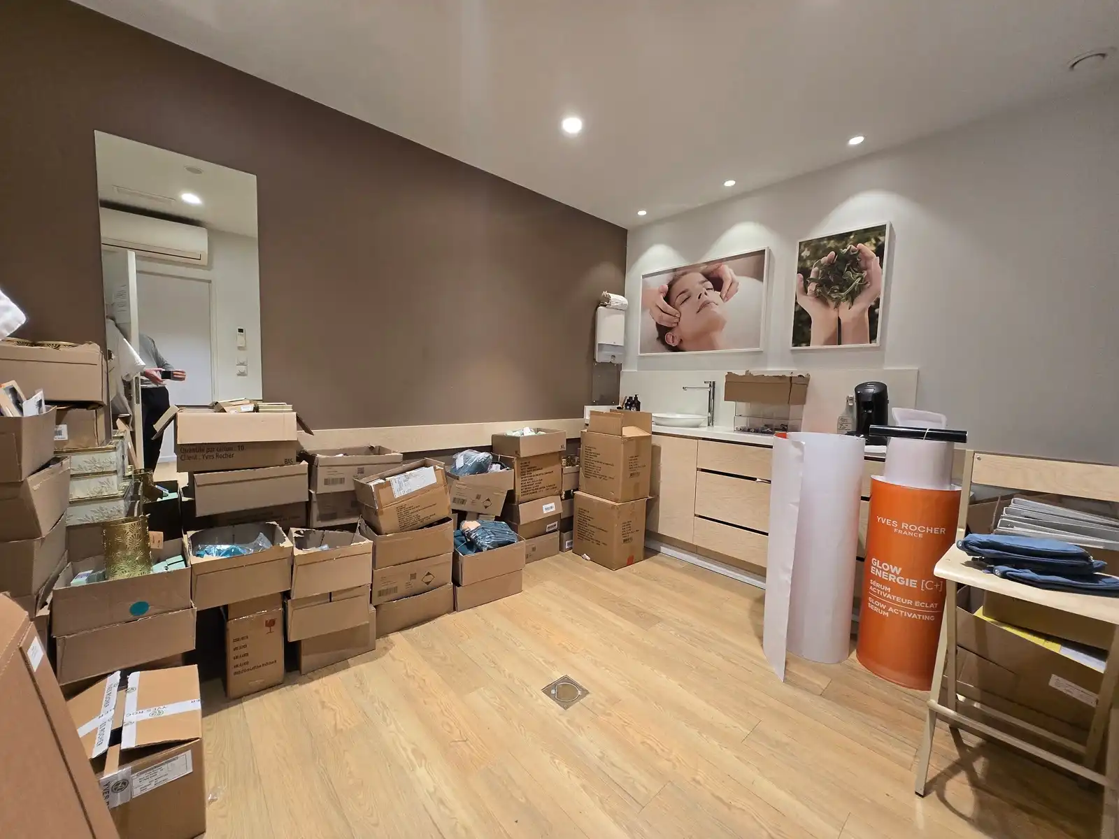 Commercieel pand met hoge vitrine in Mortsel foto 5