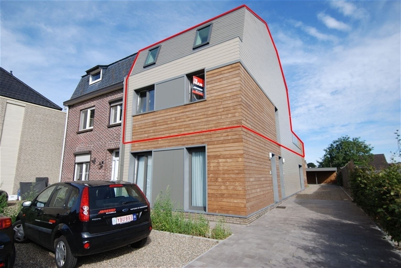 Duplex-appartement met 3 slaapkamers, terras en 2 autostaanplaatsen (1 overdekt), rustig gelegen. foto 13