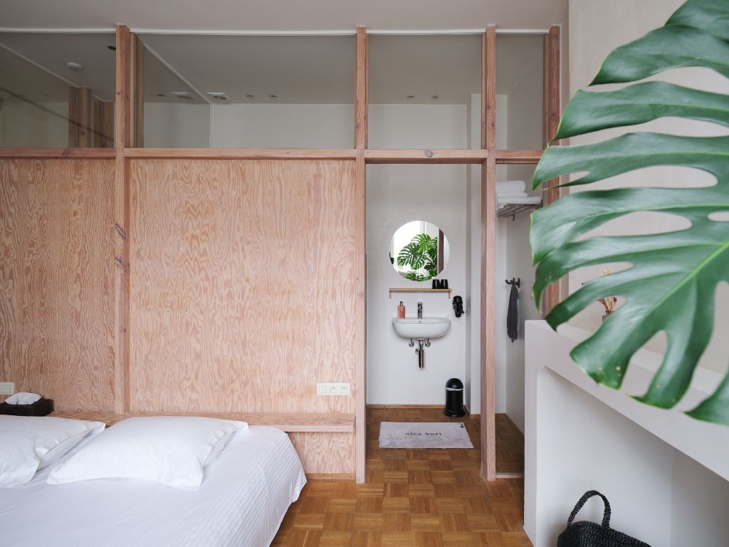 Bijzonder duplexappartement (240 m²) met vier slaapkamers, telkens met eigen sanitair en buitenruimte, gelegen in een kleinschalige residentie nabij het Zuid. foto {{pictureIndex}}