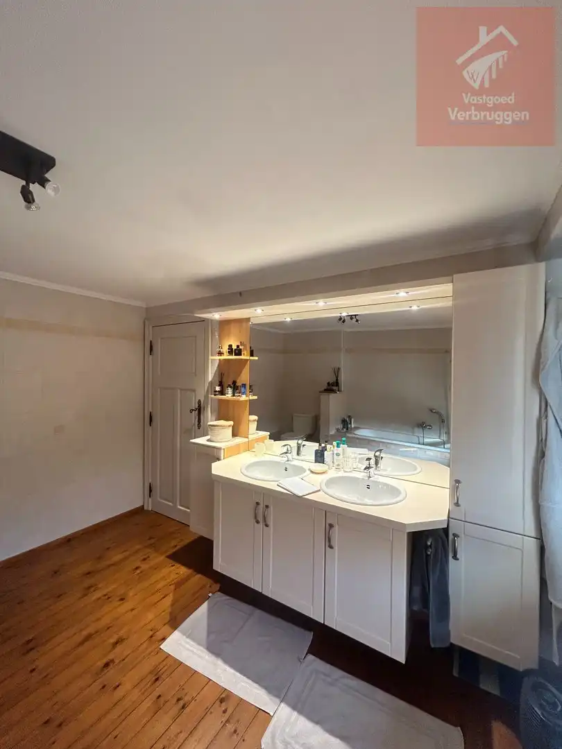Woning met 2 slaapkamers, garage en tuin foto 11