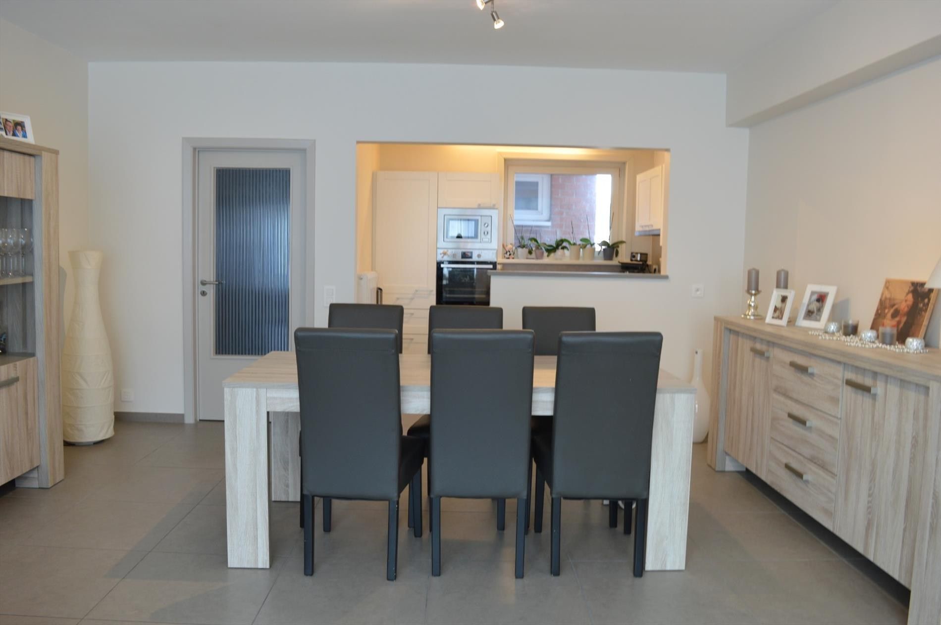 Ruim 2 slaapkamer appartement met terras foto 2