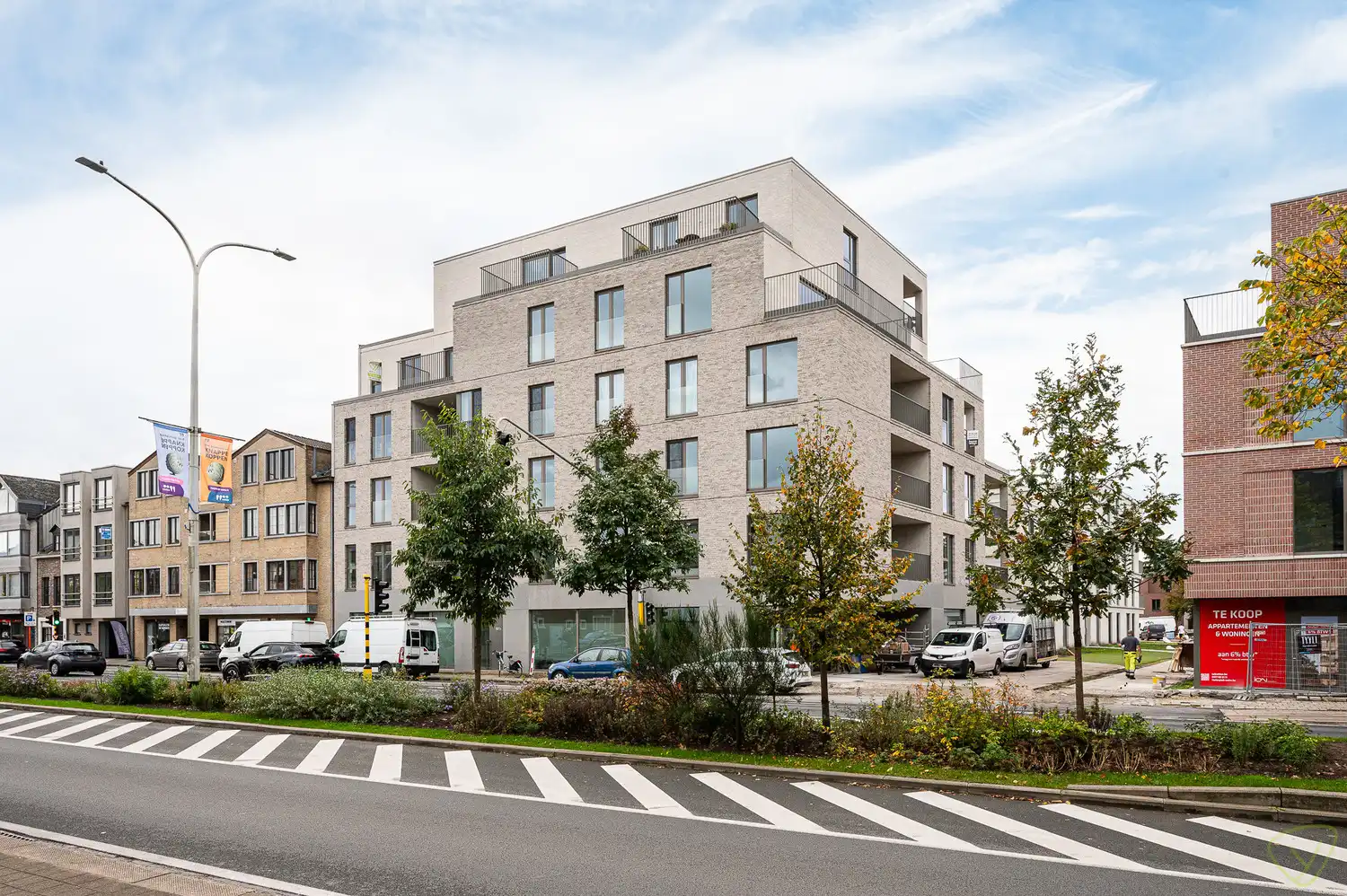 Ondergrondse parkeerplaats met berging te huur in residentie Molenpark – Eeklo foto {{pictureIndex}}