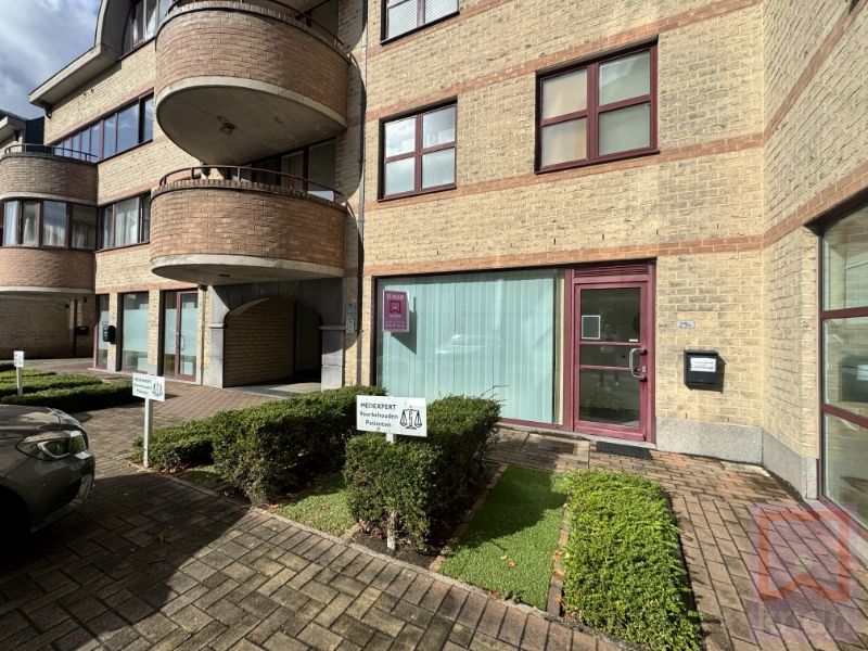 Handelsruimte ±170m²  te huur in centrum Geel! foto {{pictureIndex}}