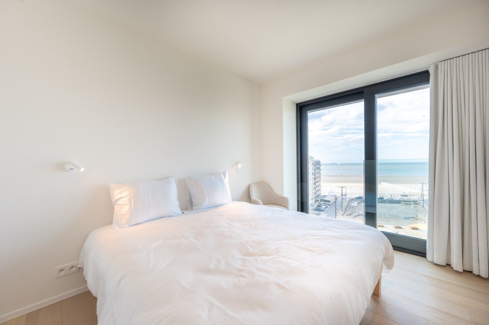 Heldentoren - Duplex genietend van een panoramisch zicht op de kust foto 14