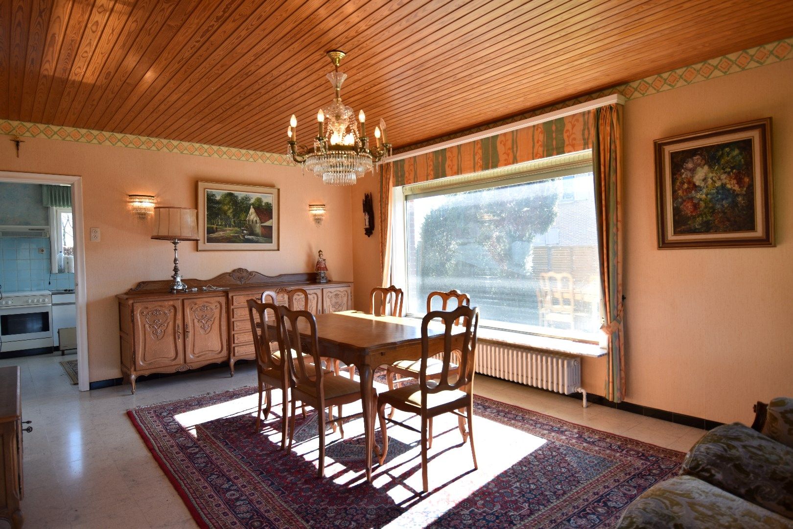 Gezinswoning op een perceel van 1244 m² met 4 slaapkamers, zonnige tuin en dubbele garage te koop in Ooigem/Wielsbeke foto 4