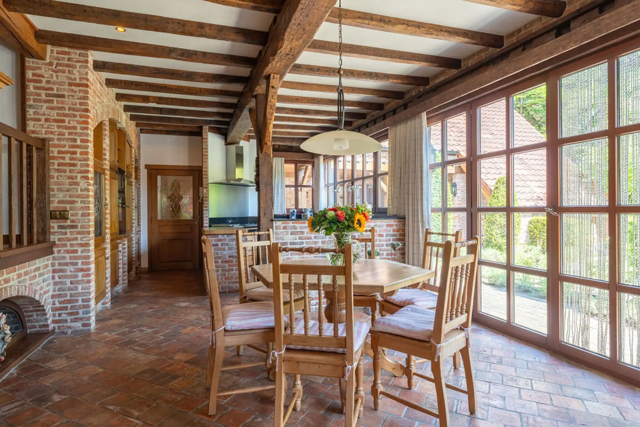 Ruime villa met 6 slpk op 2.295 m² grond met veel privacy foto 18