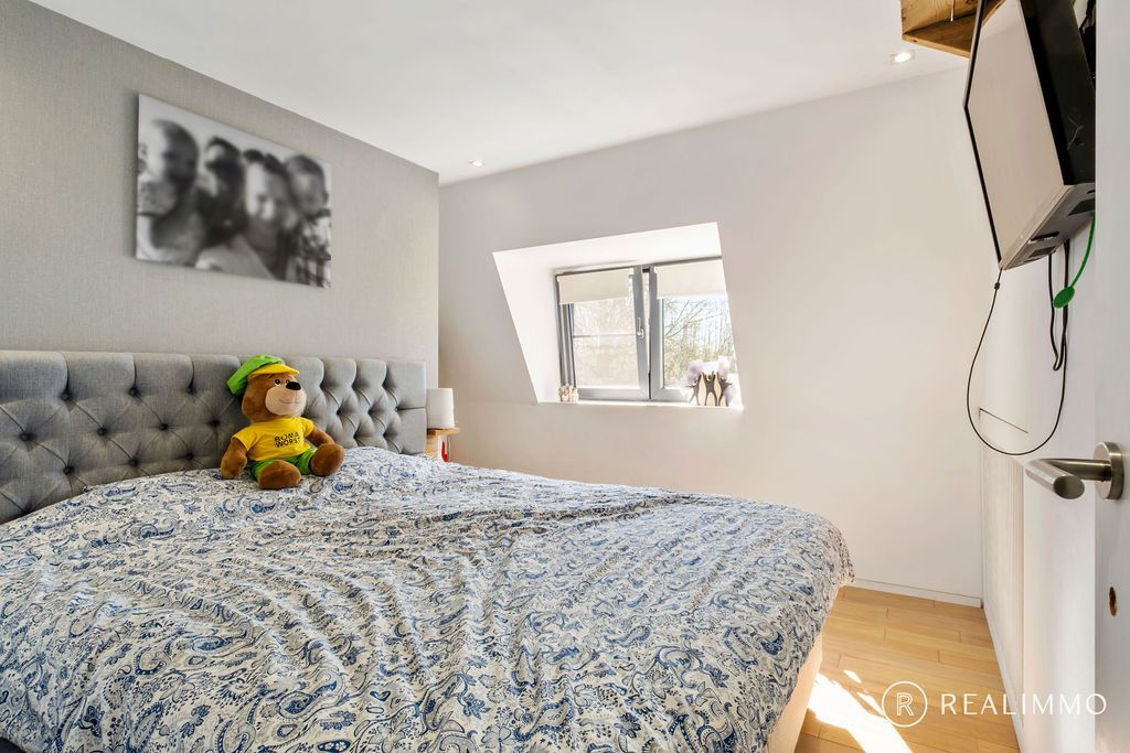 Instapklare woning met tuin, garage en carport foto 15