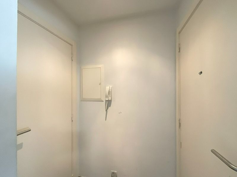 In het centrum gelegen appartement nabij het station met twee slaapkamers foto 2