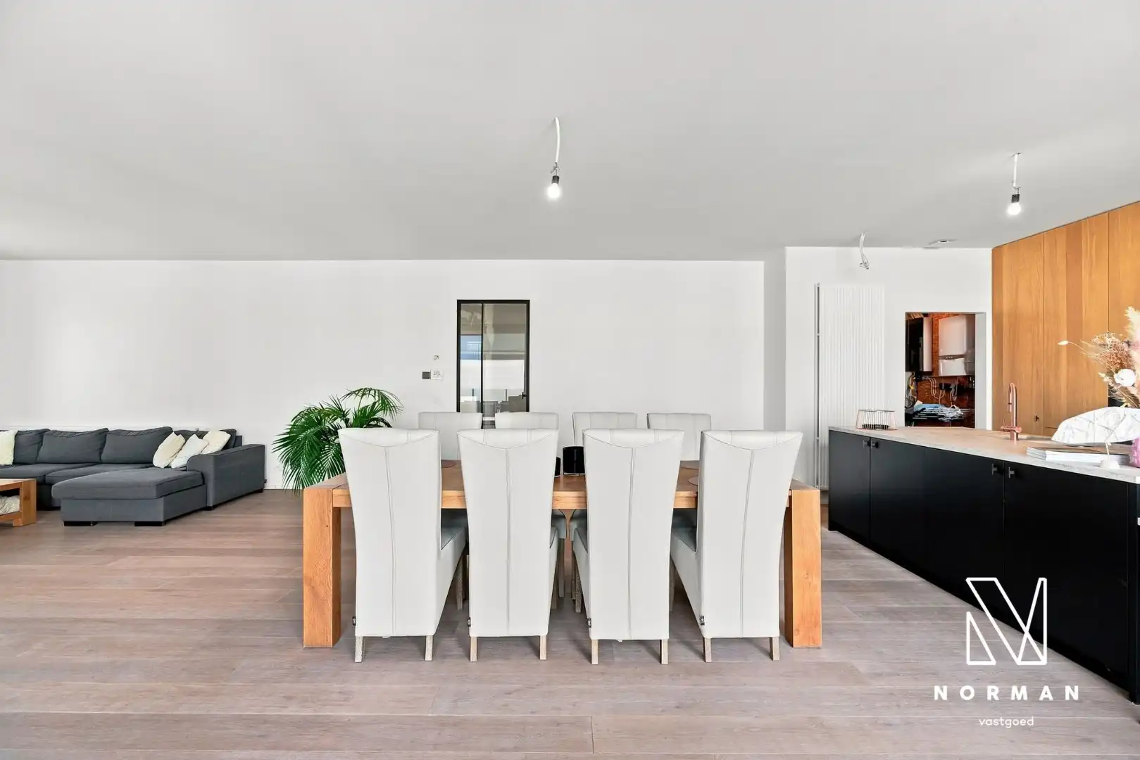 Bedrijfswoning op 1186 m² met luxueuze woonst. foto 20