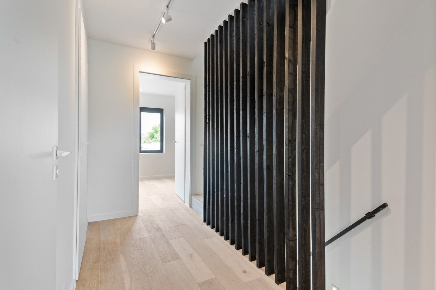 Prachtig gerenoveerde, vrijstaande woning met 4 slpk., tuin en polyvalent bijgebouw foto 14
