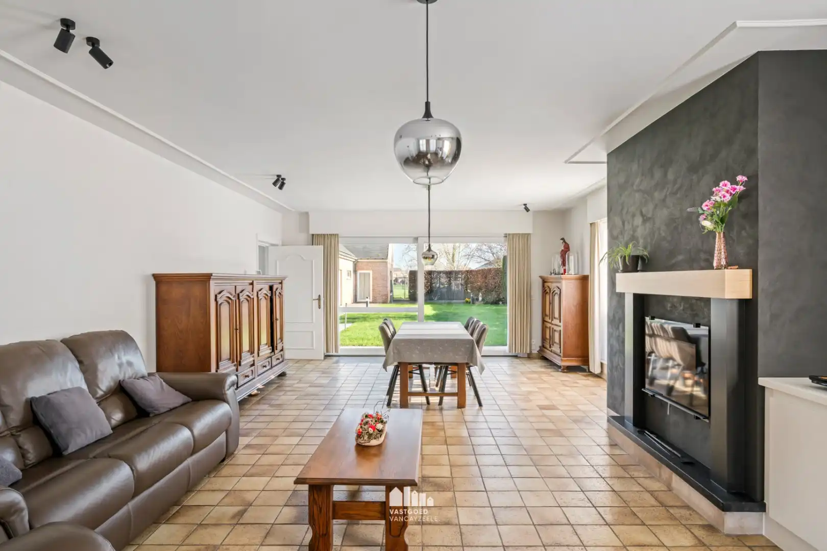  Prachtige villa met achterliggend gastenverblijf en weide op perceel 3.235m².  foto 4