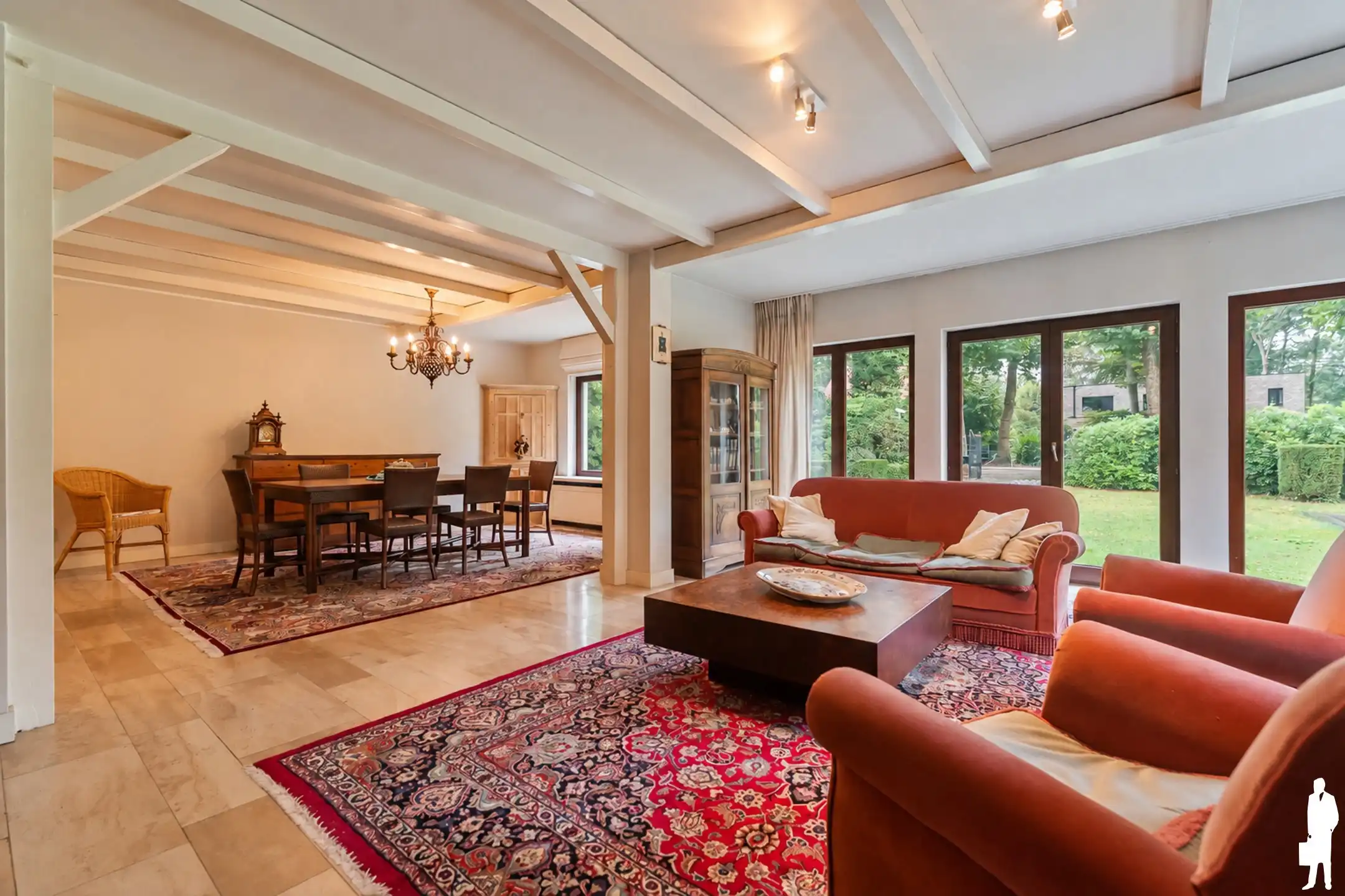 Verrassend ruime villa op prachtig perceel van ca. 4.175 m² foto 9