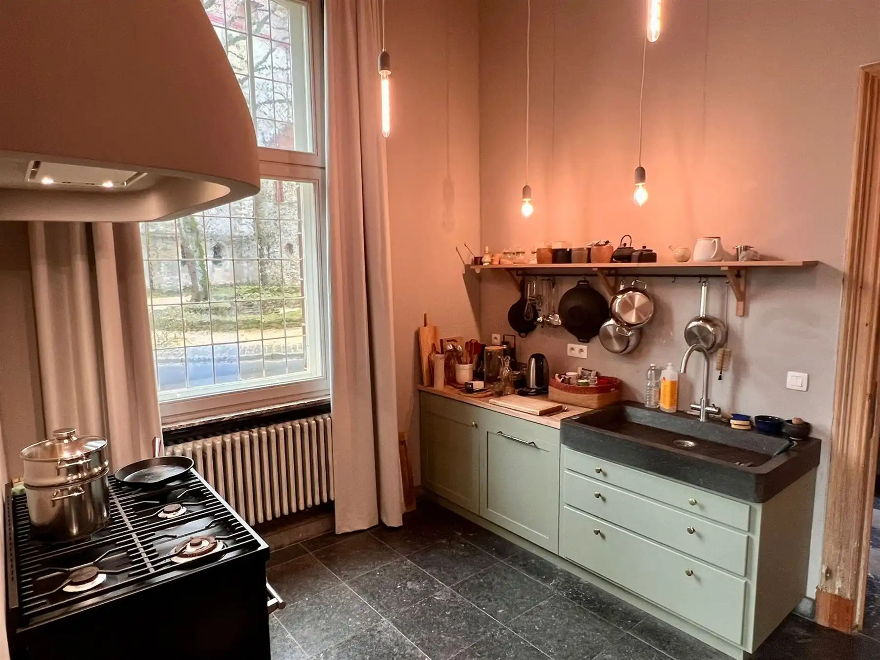 Karaktervol gerenoveerd burgerhuis met atelier foto 6