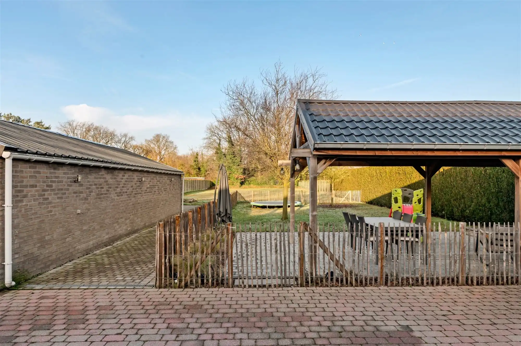 INSTAPKLARE GELIJKVLOERSE WONING MET RUIME GARAGE OP 2191M2 foto 26